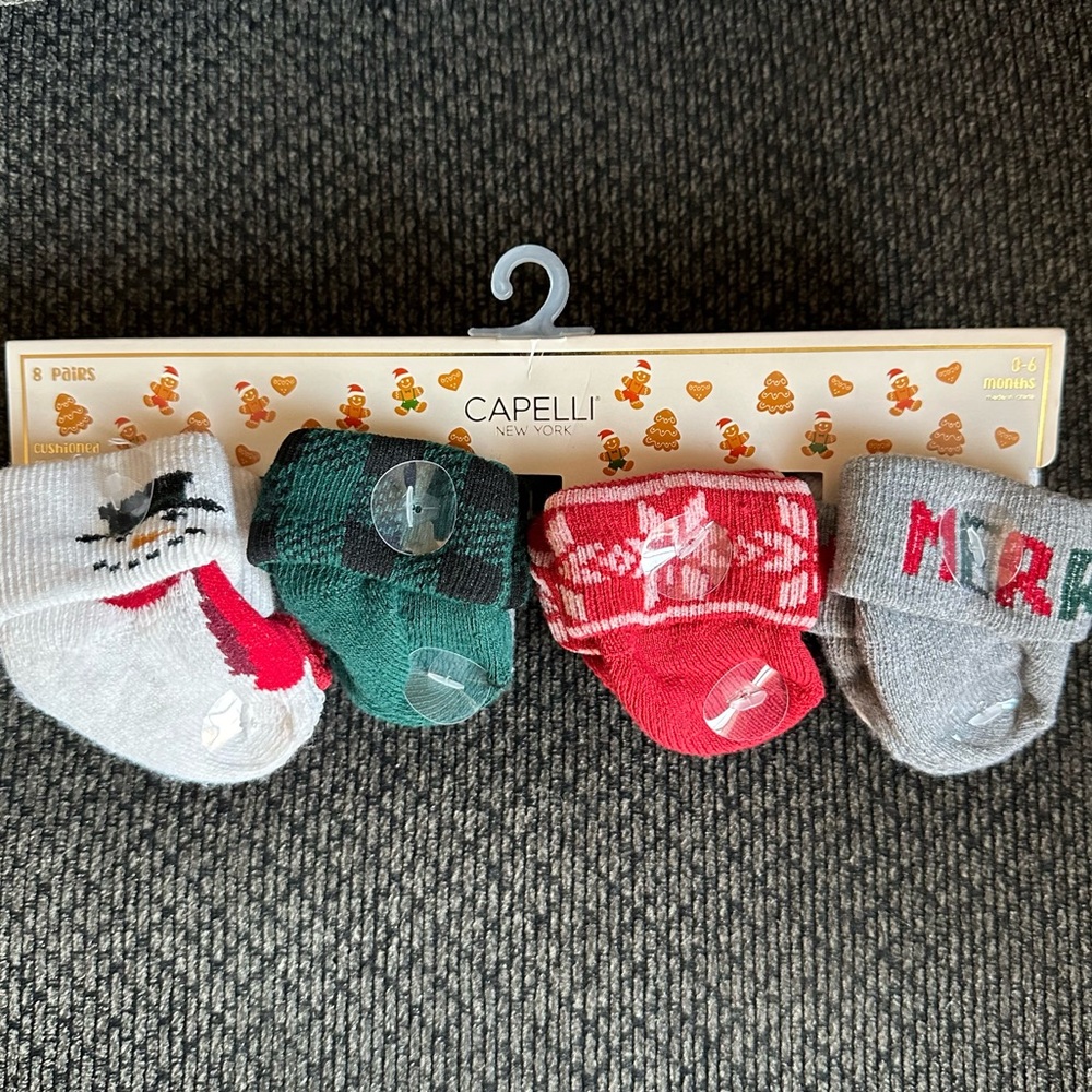 Capelli new york 8 pairs Christmas baby socks size 0-6 months